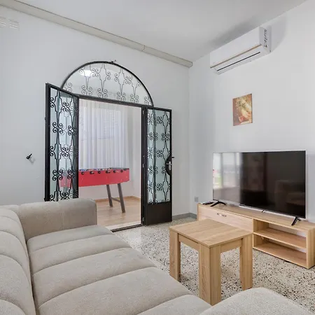 Villa Luxury 4br Terrace & Bbq In St Julians *